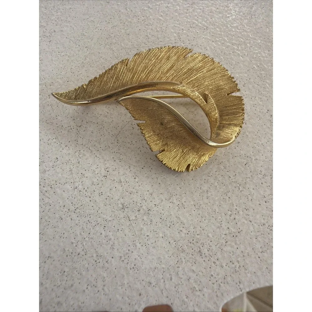Gold Tone Sara Coventry Vintage Brooch